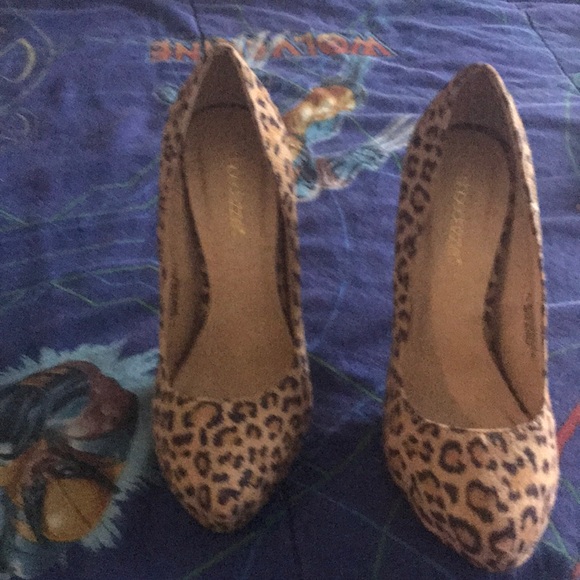 Shoe Dazzle Shoes - Leopard print heels